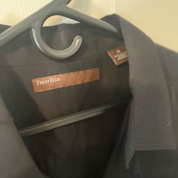 4 Perry Ellis men’s dress shirts. Selling all 4 together. $40 for all 4 - Picture 4 of 9